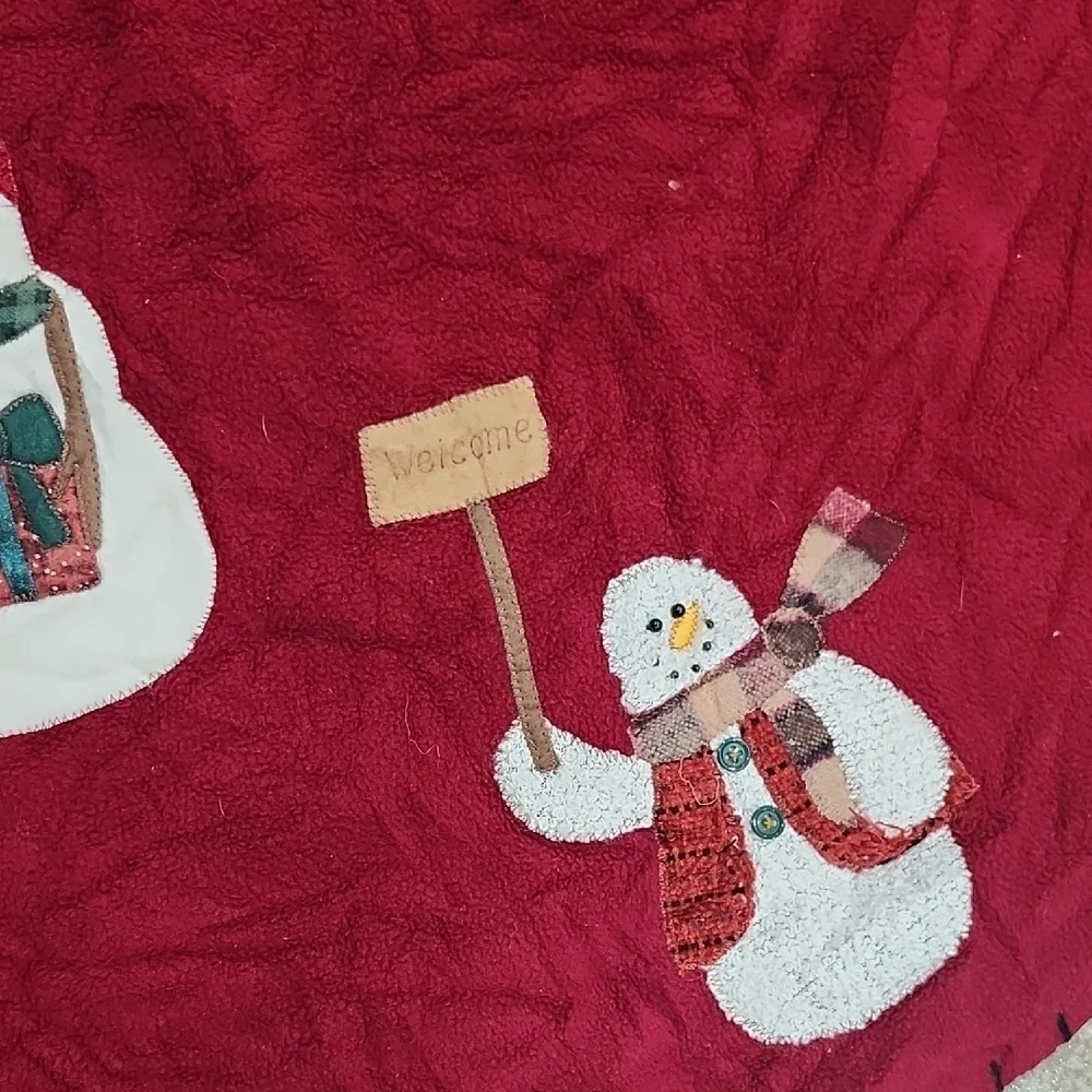 Vintage Tapete to Place Under a Handmade Christmas Tree